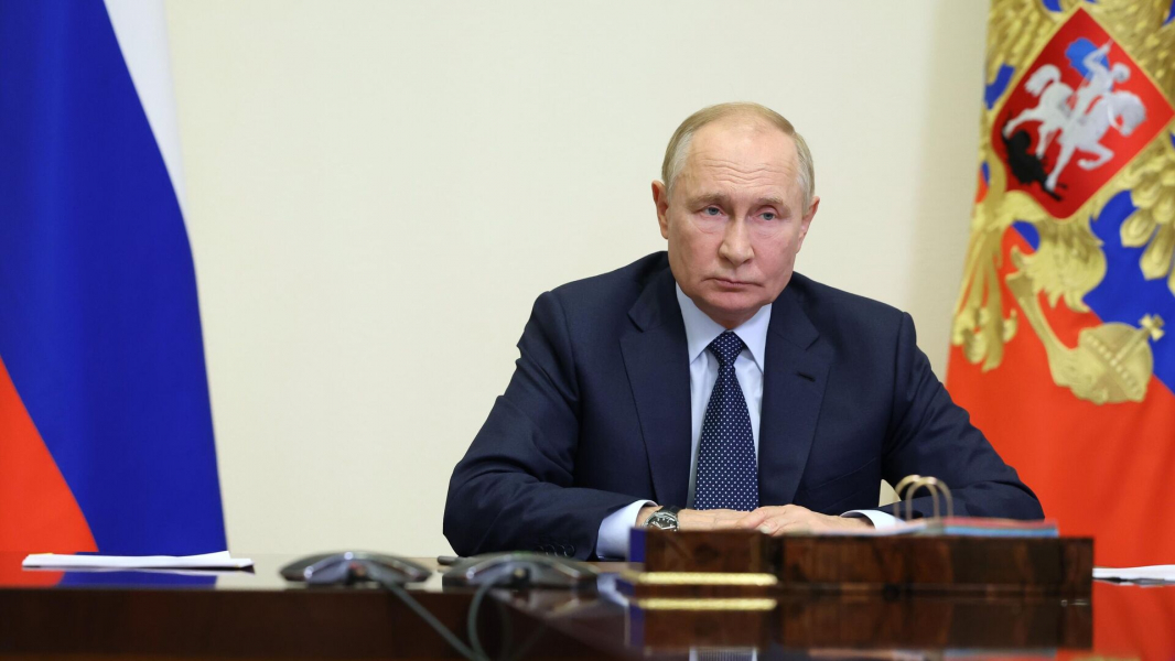 Путин: Россия уделяет большое внимание укреплению армии и флота