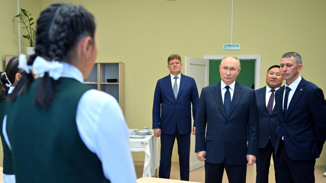 Путин: ВС России ставят территории под контроль квадратными километрами