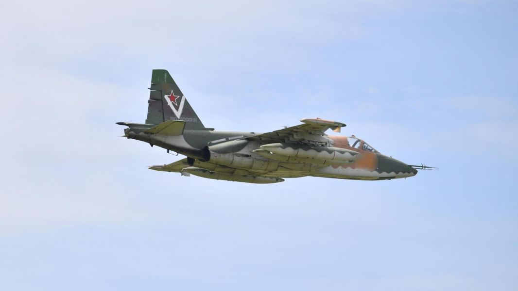 МО: экипажи Су-25 уничтожили живую силу и технику ВСУ в курском приграничье